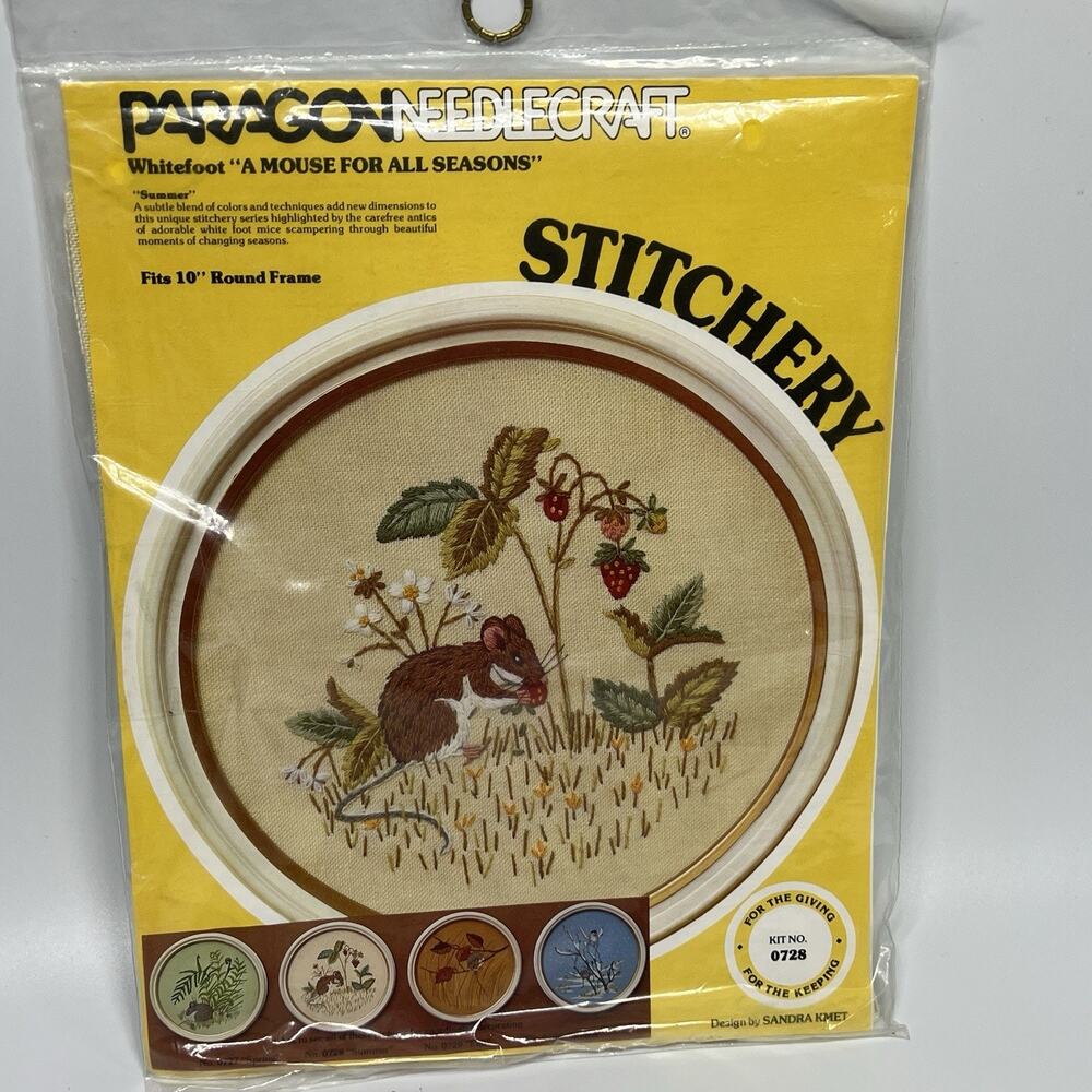 1978 Paragon Crewel Kit Mouse For All Seasons Strawberry Summer 10" Round 0728